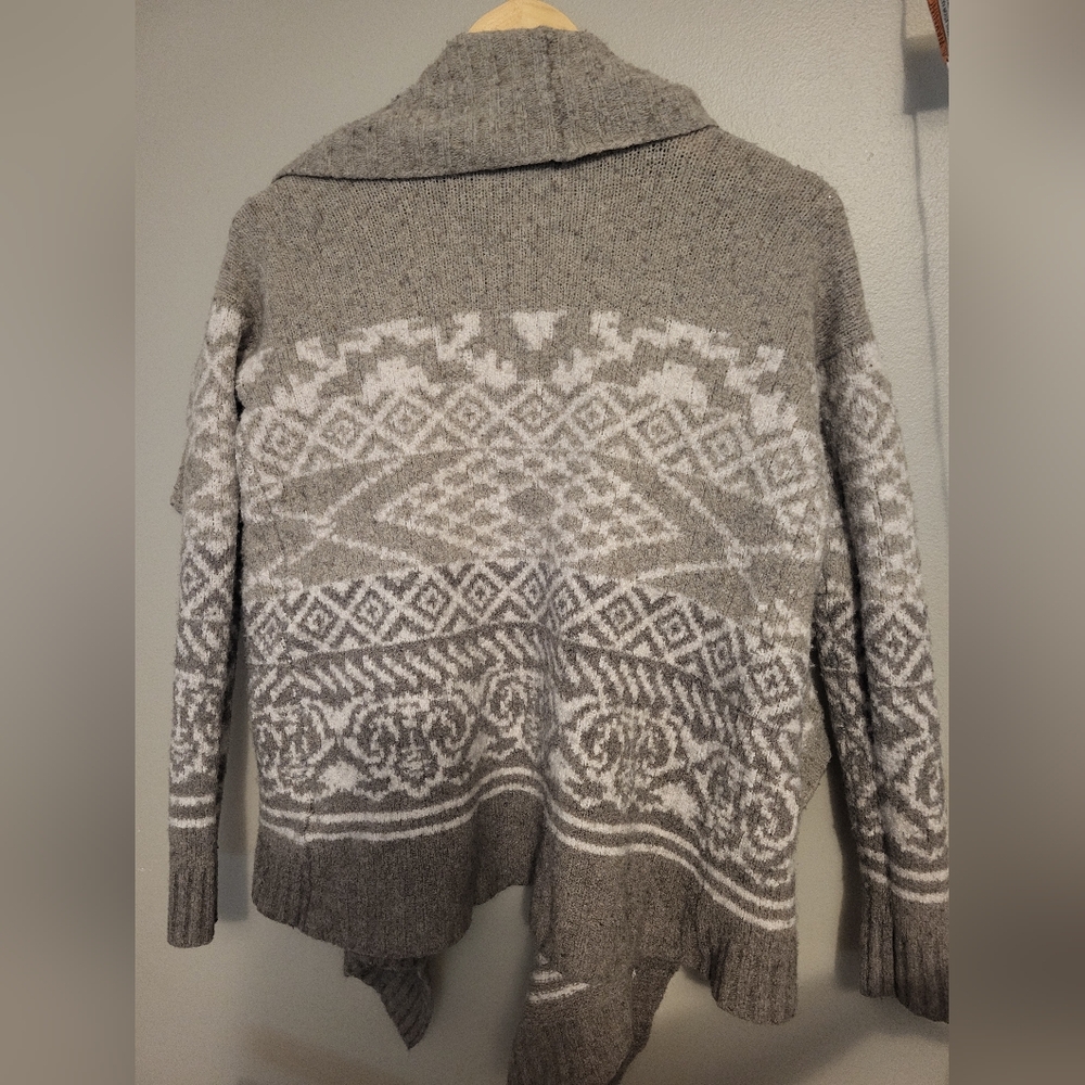 Abercrombie & Fitch Gray and White Nordic Cardigan - Picture 2 of 3